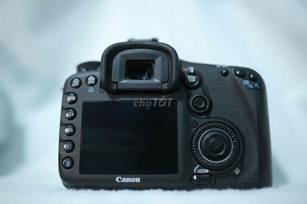 Máy ảnh Canon EOS 7D Đen APS-C. Mua bán Máy ảnh, Máy quay tại Thành phố Thủ Dầu Một Bình Dương được đăng bởi hh hình 1