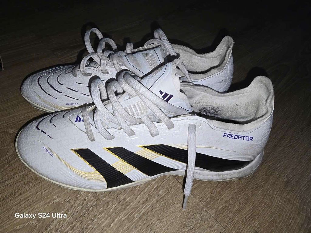 Giày đá bóng Adidas Predator Nam Trắng 40. Mua bán Giày dép tại Thành phố Thuận An Bình Dương được đăng bởi Hoàng em Nguyễn hình 1