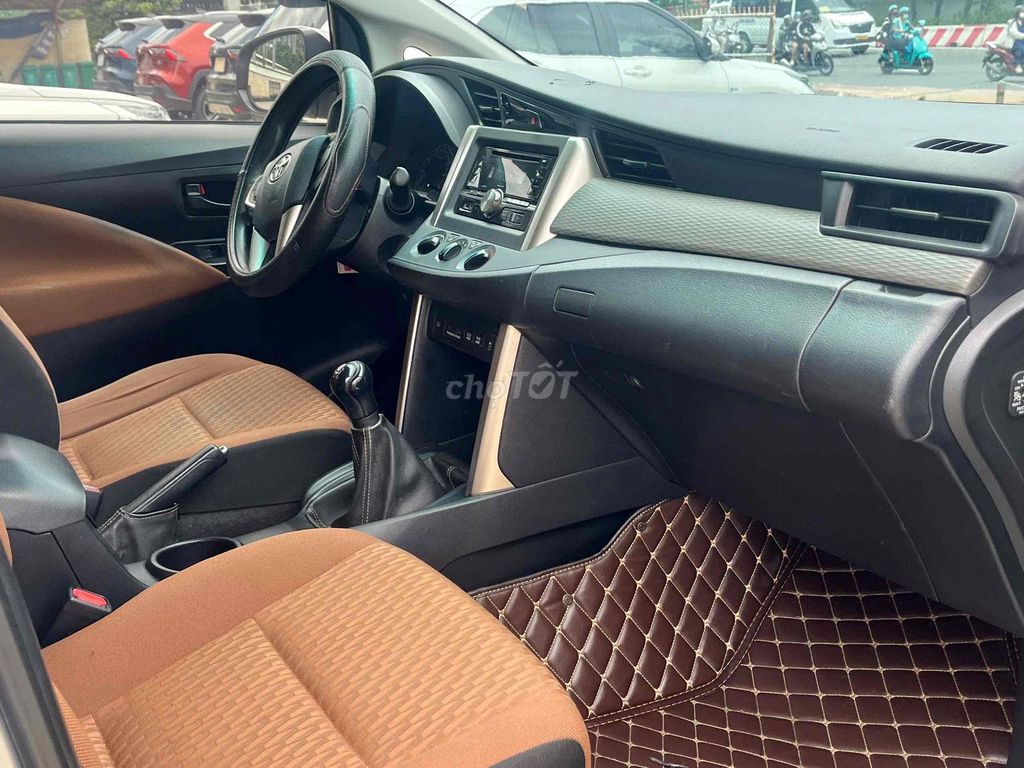 Toyota Innova 2.0E MT 2020 механическая коробка серебристый