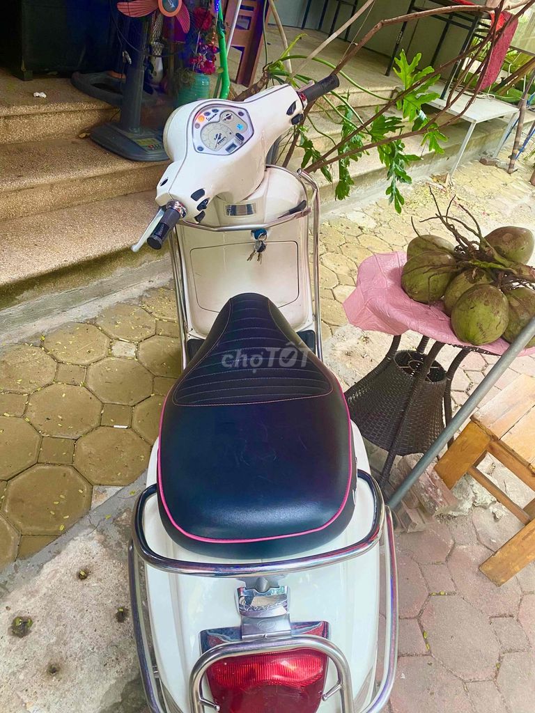 Piaggio Vespa LX 125 Trắng Đã sử dụng. Mua bán Xe máy tại Quận Hoàng Mai Hà Nội được đăng bởi Cẩm Tú hình 2