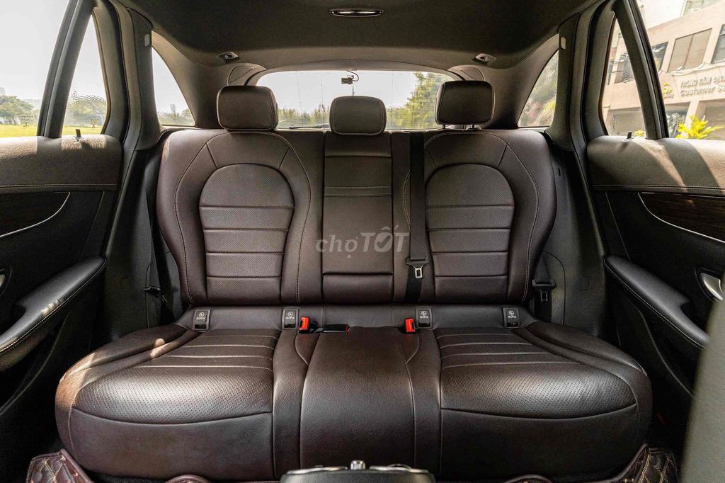 GLC200 Sx 2019 màu trắng nội thất nâu đẹp xuất sắc. Mua bán Ô tô tại Quận 7 Tp Hồ Chí Minh được đăng bởi Dương Phương hình 13