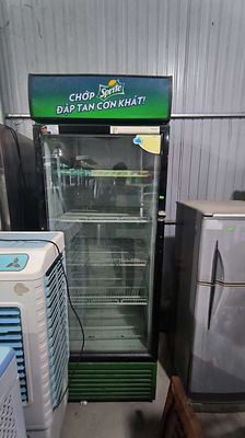 Tủ lạnh đựng nước uống