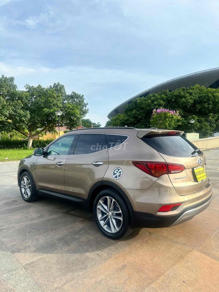 Hyundai Santa Fe 4WD 2016 đk 2017. Mua bán Ô tô tại Quận Cẩm Lệ Đà Nẵng được đăng bởi Nguyễn Duy hình 6