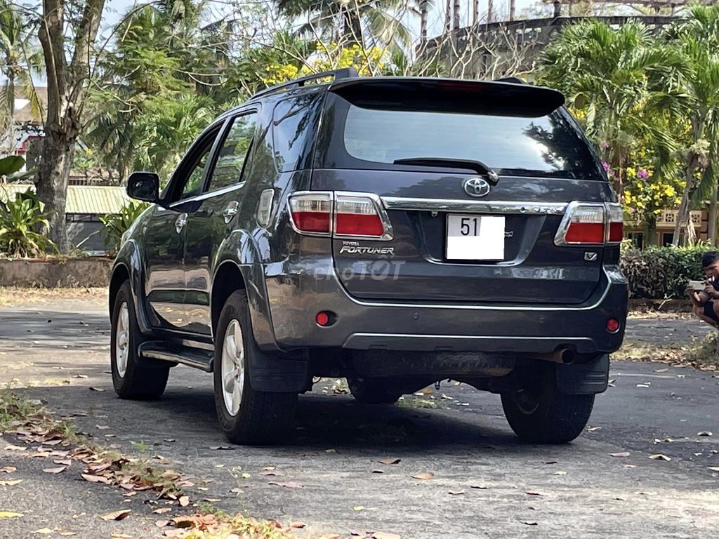 Toyota Fortuner V 2012 số tự động 2 cầu. Mua bán Ô tô tại Quận 12 Tp Hồ Chí Minh được đăng bởi Xuân Trường hình 8