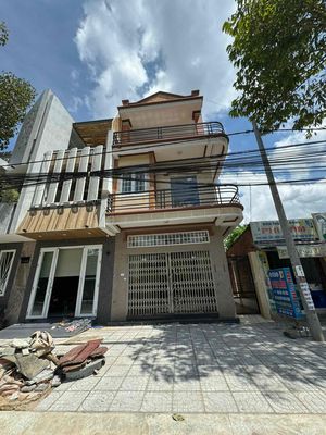 Nhà 1 trệt 2 lầu mặt tiền Nguyễn Văn Cừ, Long Toàn, Bà Rịa gần chợ. Mua bán nhà ở tại Thành phố Bà Rịa Bà Rịa - Vũng Tàu được đăng bởi Châu Trinh
