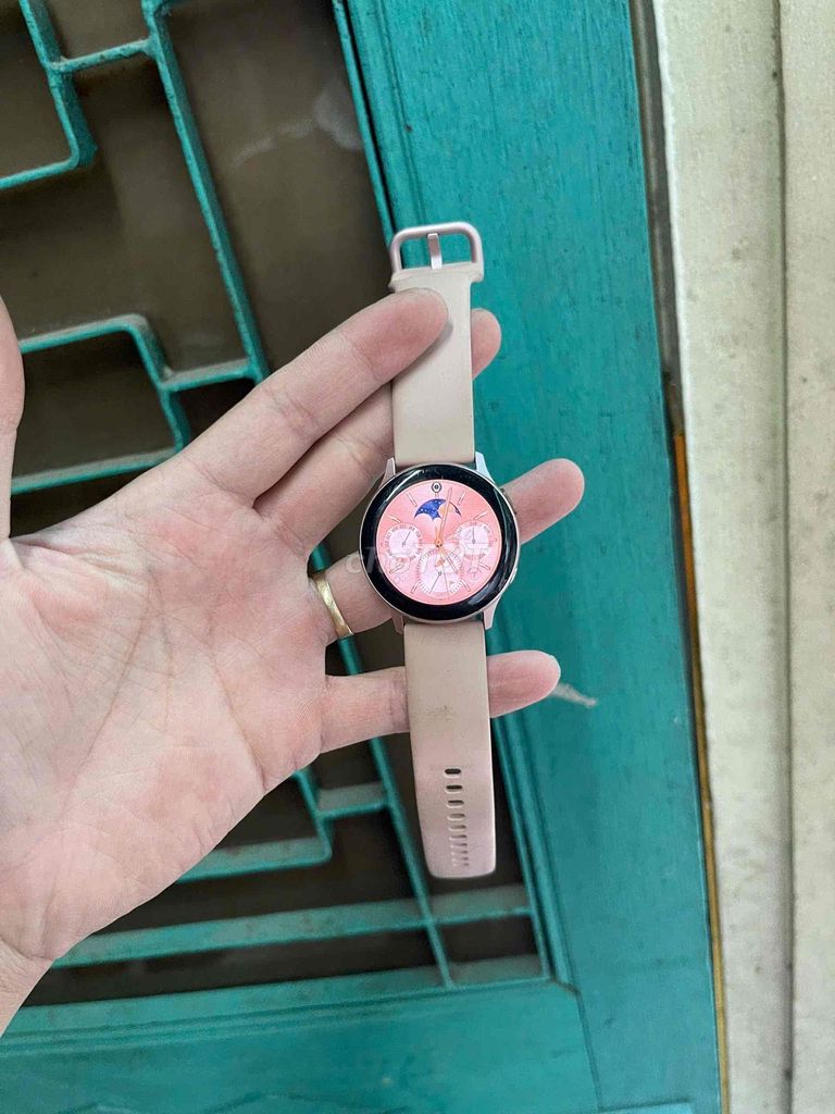 Đồng hồ Samsung Active 2. Mua bán Thiết bị đeo thông minh tại Quận Hà Đông Hà Nội được đăng bởi hương hình 1