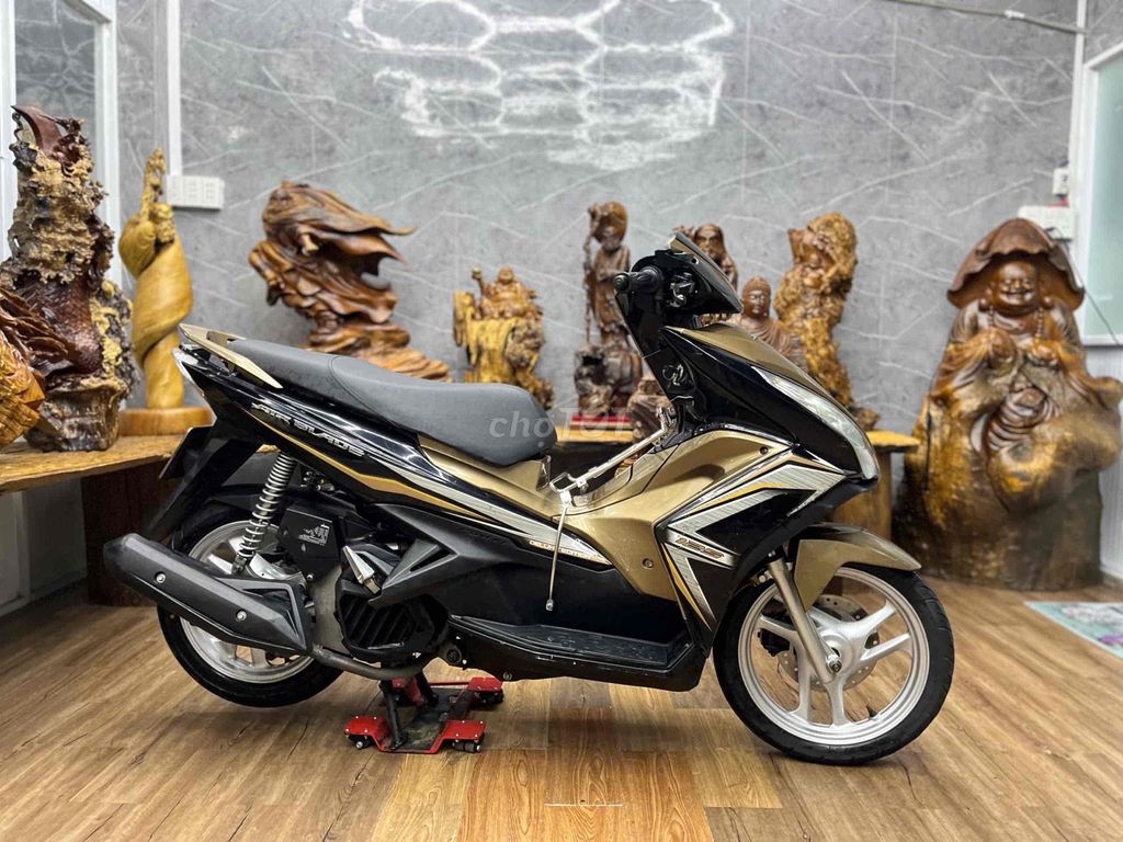 Honda Airblade 125Fi, чистый пластик, тихий двигатель