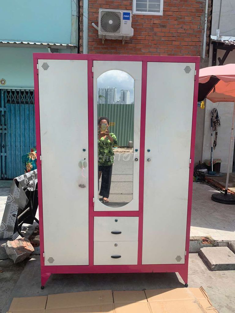 Tủ quần áo Kim loại 3 cánh Hồng Trắng còn mới. Mua bán Tủ, kệ gia đình tại Quận 8 Tp Hồ Chí Minh được đăng bởi Thanh Hải hình 1