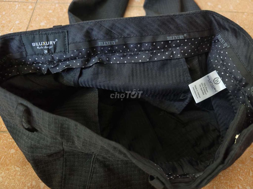 Quần âu nam BILUXURY kẻ caro đen size 29. Mua bán Quần áo tại Quận Thanh Xuân Hà Nội được đăng bởi Bụi Đời Giải Phóng hình 1