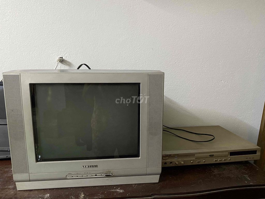 Tivi Samsung Xám và Đầu Đĩa VCD Đồ Cổ dùng oke. Mua bán Tivi, Âm thanh tại Quận Hải Châu Đà Nẵng được đăng bởi Nhung hình 1
