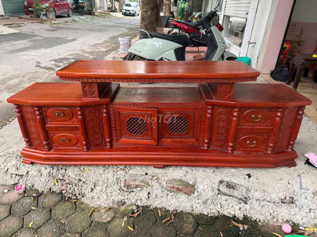 Kệ tivi gỗ Cổ điển Nâu đỏ 2m2 rất mới . Mua bán Tủ, kệ gia đình tại Quận Hà Đông Hà Nội được đăng bởi Hiệp hình 1