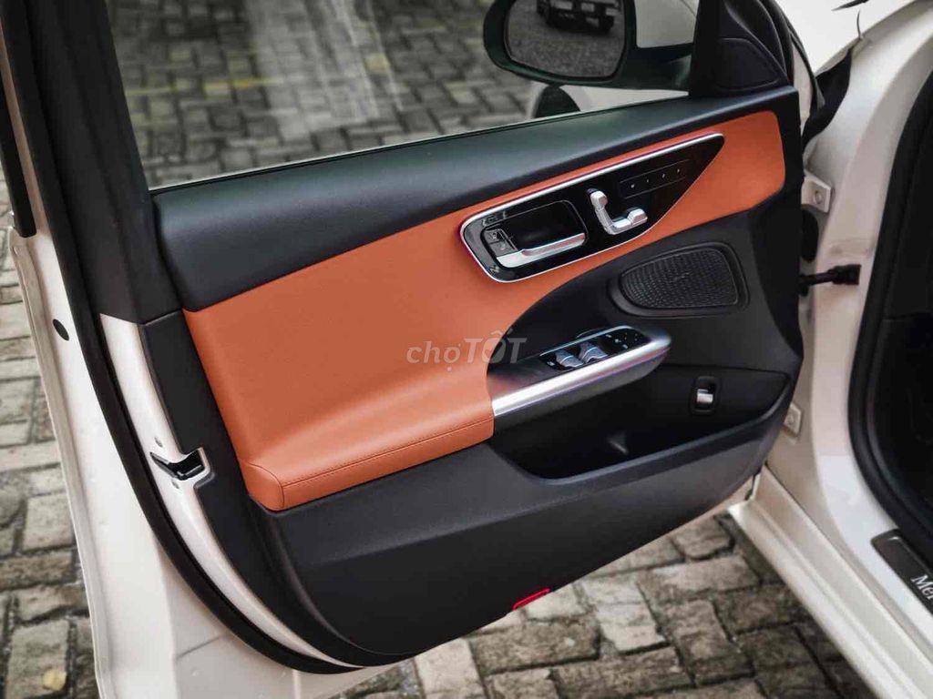 C200 Avangarde V1 model 2023 Trắng Nâu chuẩn hãng. Mua bán Ô tô tại Quận 1 Tp Hồ Chí Minh được đăng bởi Lưu Thế Hoàng hình 10