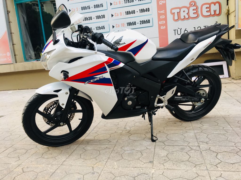 HONDA CBR 150 TRẮNG ĐỎ  ĐI ÍT GIỮ GÌN CÒN ZIN ĐÉT. Mua bán Xe máy tại Quận Nam Từ Liêm Hà Nội được đăng bởi BÍCH NGỌC hình 3