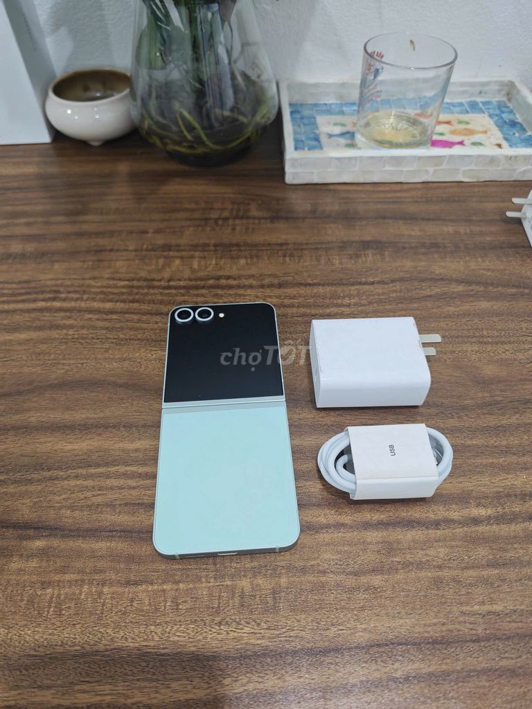 Samsung Galaxy Z Flip 6 5G 12/256 sạc 25w có COD. Mua bán Điện thoại tại Quận Hoàng Mai Hà Nội được đăng bởi Trần Ngọc Hiếu hình 1
