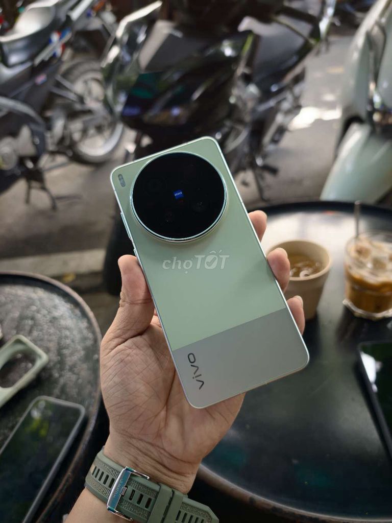Vivo X300 Ultra Xanh Like New sạc 5 lần có gl. Mua bán Điện thoại tại Thành phố Thủ Đức Tp Hồ Chí Minh được đăng bởi AVG Mobile hình 1