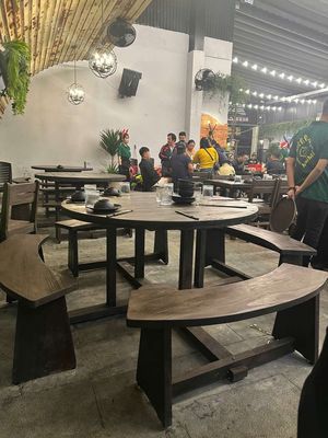 CẦN BÁN BỘ BÀN GHẾ GỖ LIỀN KHỐI – HÌNH TRÒN,. Mua bán Bàn ghế tại Quận Thanh Khê Đà Nẵng được đăng bởi Phap Tran