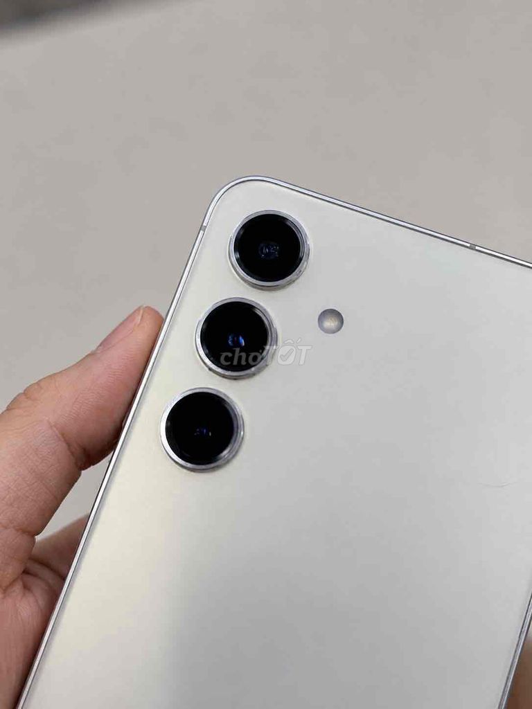 Samsung S24 256GB Vàng 8GB Like New. Mua bán Điện thoại tại Quận Bình Tân Tp Hồ Chí Minh được đăng bởi khang võ hình 1