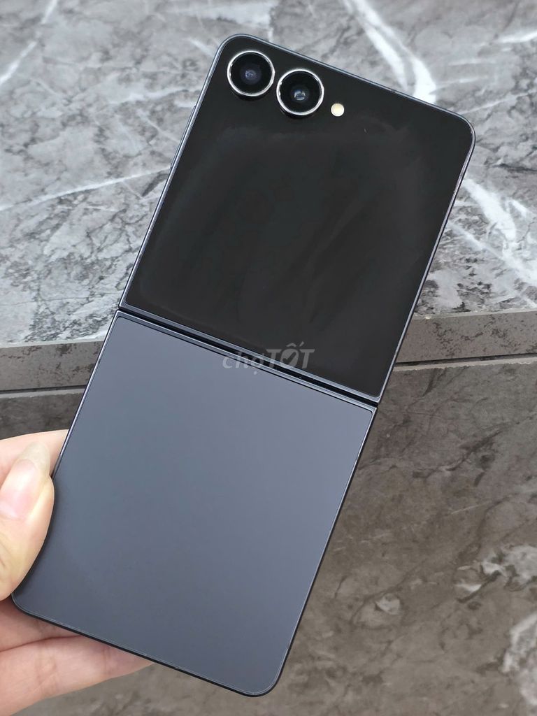 Samsung Galaxy Z Flip 7 Đen 256GB. Mua bán Điện thoại tại Quận Đống Đa Hà Nội được đăng bởi Hn Store hình 1