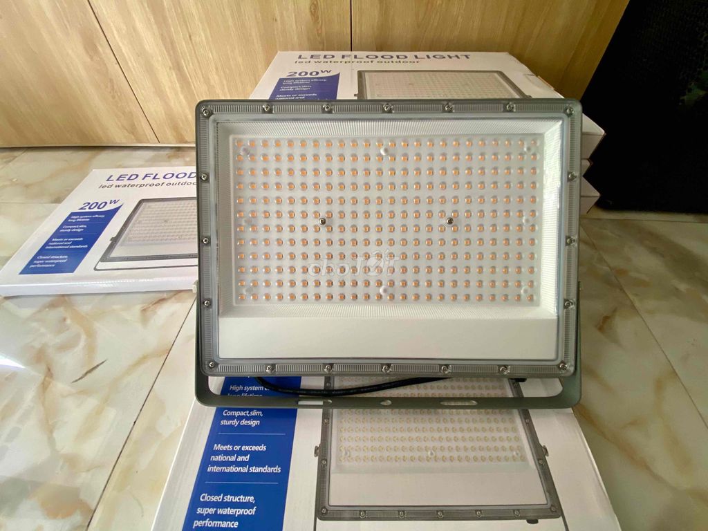 Đèn pha LED 200W 220V ánh sáng vàng. Mua bán Đèn tại Quận 10 Tp Hồ Chí Minh được đăng bởi Trung Kien hình 1