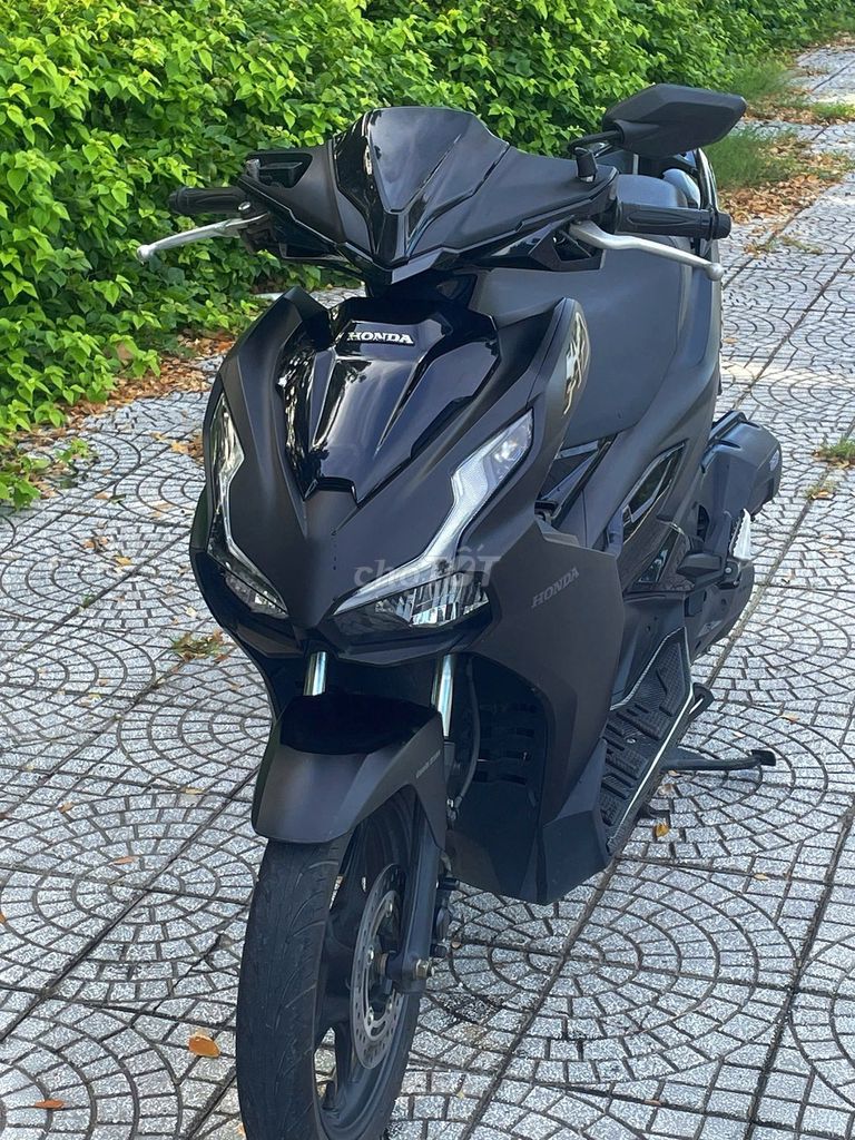 Honda Air Blade 125i 2024 черный матовый 27 000 км