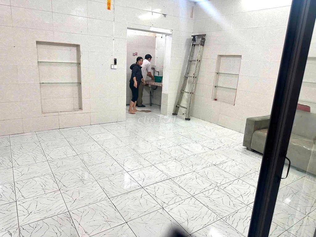 Сдаётся частный дом 40м² на Лак Лонг Куан, 2 этажа