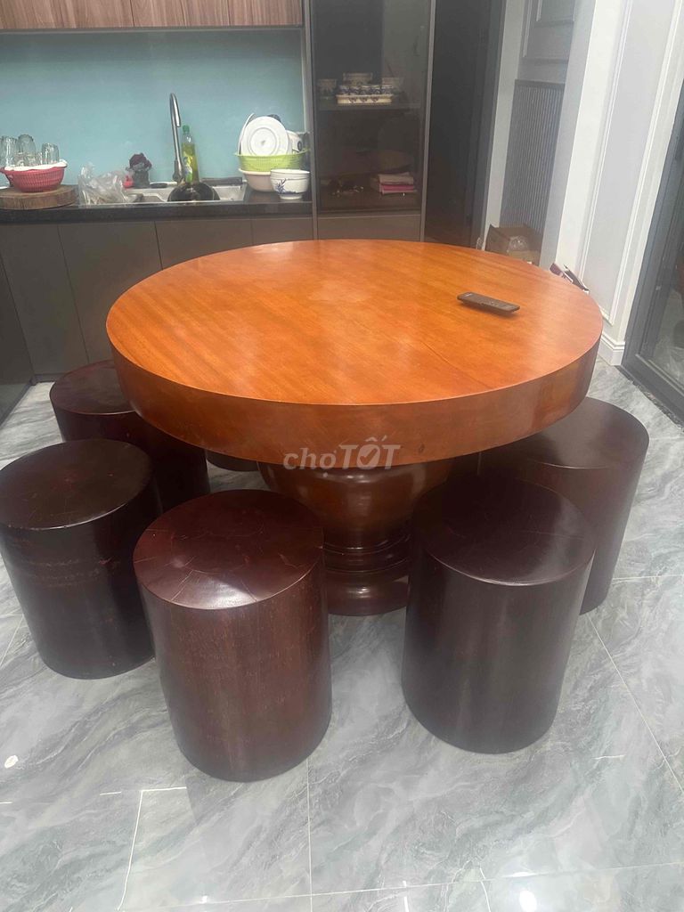 Bộ bàn ghế gỗ Nâu đỏ. Mua bán Bàn ghế tại Quận 12 Tp Hồ Chí Minh được đăng bởi Nguyễn Văn Luyện  hình 1