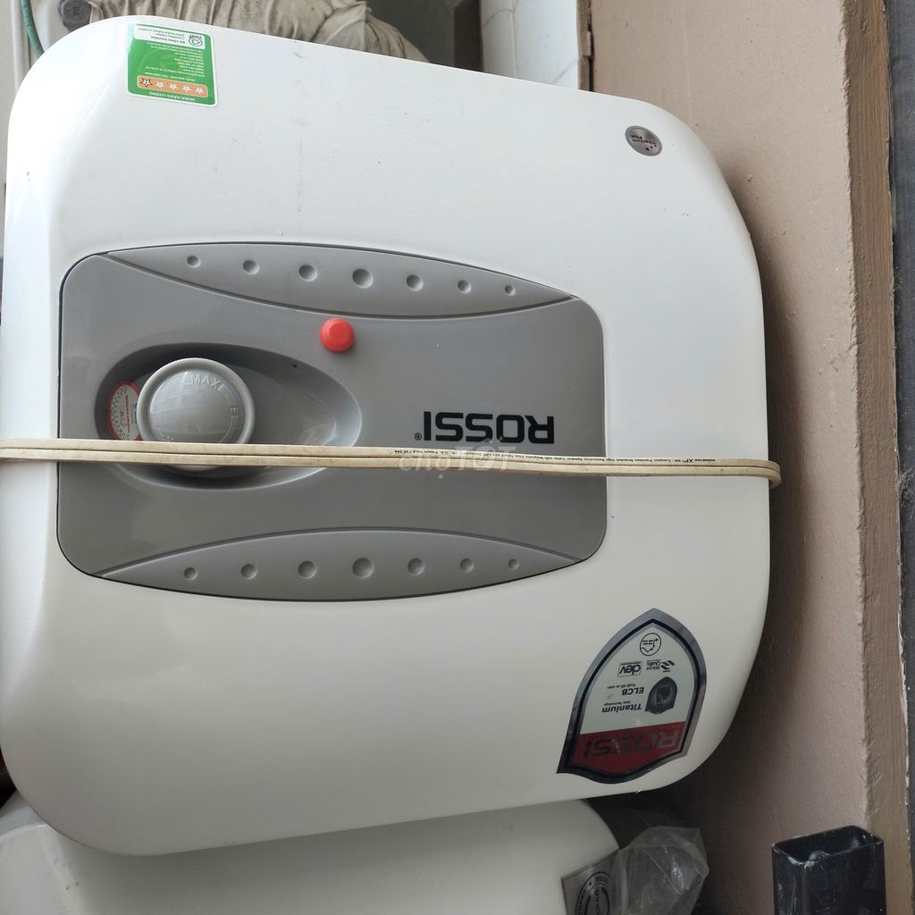 Thanh lý bình nóng lạnh ROSSI 20 lít vuông mới 85%. Mua bán Thiết bị vệ sinh, nhà tắm tại Quận Hoàng Mai Hà Nội được đăng bởi Thuận lê hình 1