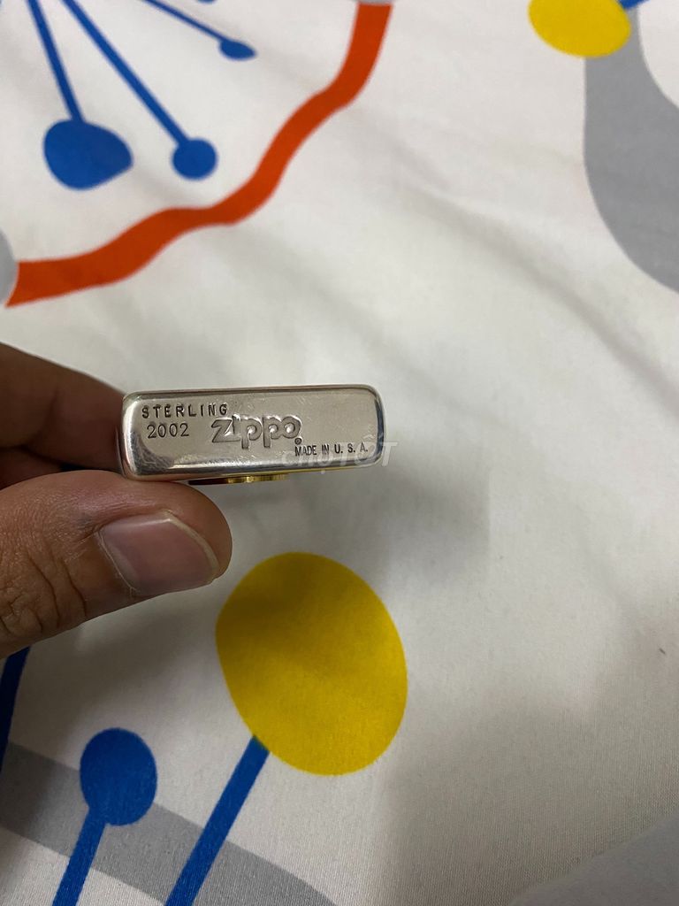 0905898335 - zippo bạc nguyên khối 2002. tặng bao da