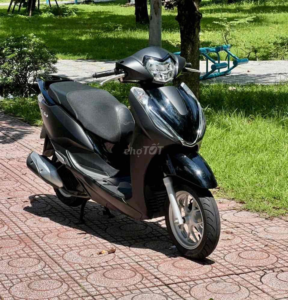 Новые черные спортивные детали Honda Lead 2024