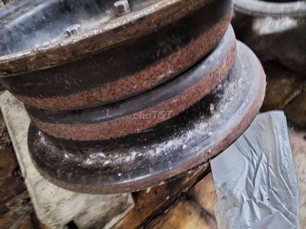 Lốp xe mam xe để chặt nhà cần bán gấp. Mua bán Phụ tùng xe tại Huyện Bến Lức Long An được đăng bởi Linh Lieu hình 8