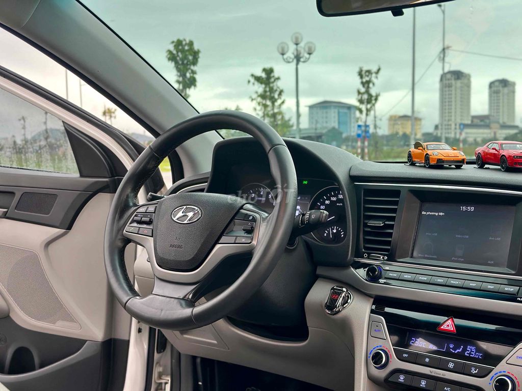 Bán xe Elantra 2016 Số tự động.. Mua bán Ô tô tại Thành phố Huế Thừa Thiên Huế được đăng bởi Nguyễn Xuân Hải hình 8
