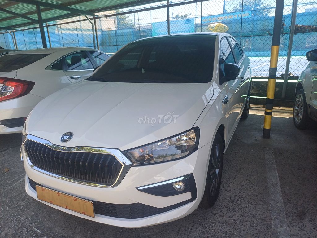 Шкода Славия Амбиция 1.0 TSI белая 15,005 км