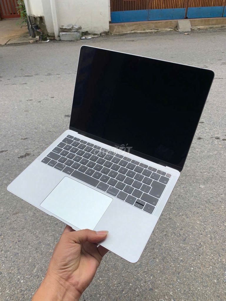 Apple MacBook Air 2019 i5 13.3 inch 8GB/256GB Bạc. Mua bán Laptop tại Huyện Quế Võ Bắc Ninh được đăng bởi Luân hình 1