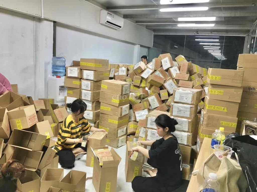 CẦN TUYỂN 5 BẠN ĐÓNG GÓI BAO ĂN Ở. Việc làm tại Quận Bình Tân Tp Hồ Chí Minh được đăng bởi CÔNG TY TNHH KIM LONG hình 2