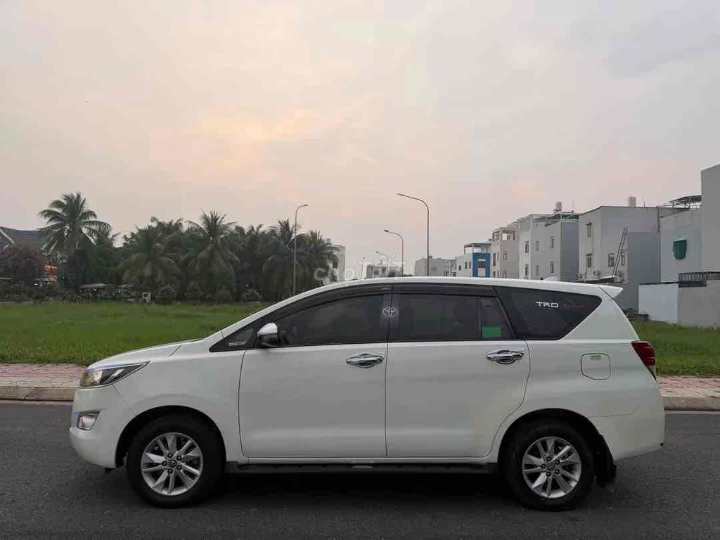 Toyota Innova 2019 Механика Белая Кожа