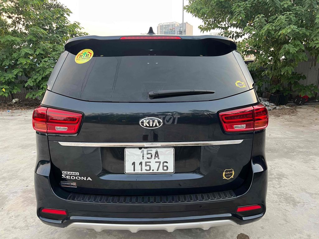 Kia Sedona Full бензин 2019 80000 км чёрный