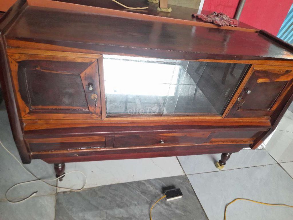 Tủ Gỗ Nâu Cổ Điển