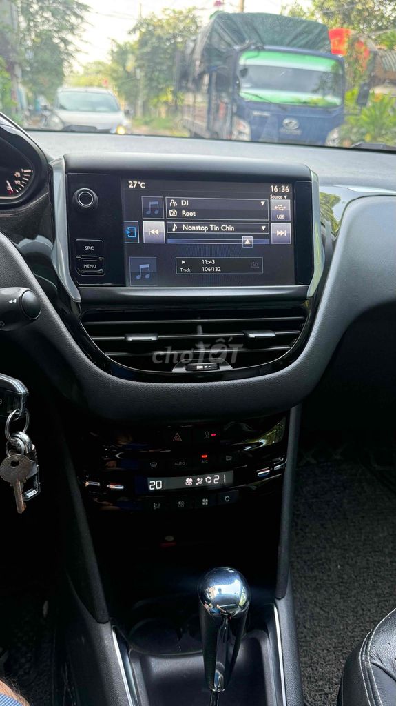 Peugeot 208 2015 1.6L AT - 85632 km. Mua bán Ô tô tại Huyện Đông Anh Hà Nội được đăng bởi thành hải mua bán điện thoại cũ hình 12