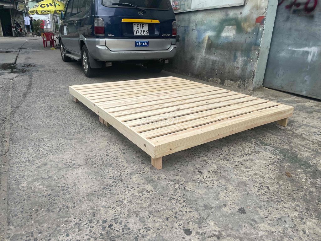 giường palet gỗ thông nhập khẩu