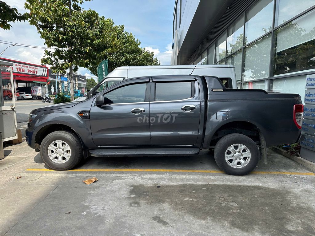 Ford Ranger XLS 2020, bảo hành 2025, vay 70%