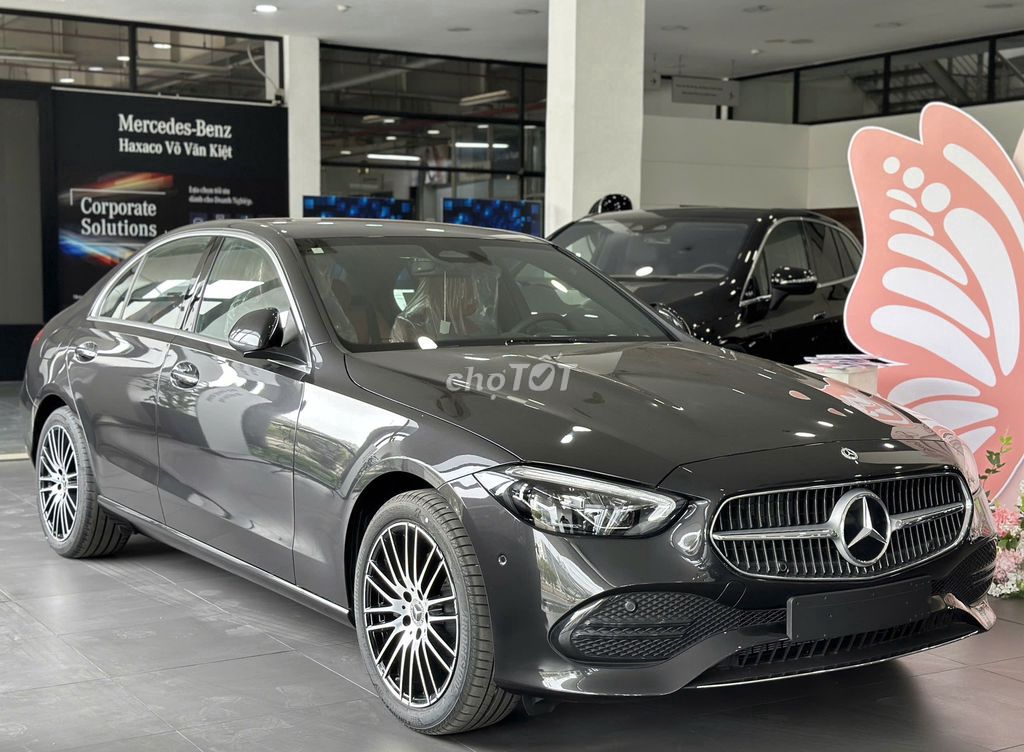 Mercedes Benz C200 Avantgarde Plus 2025. Mua bán Ô tô tại Thành phố Thủ Đức Tp Hồ Chí Minh được đăng bởi Ho Hai Kim Long hình 2