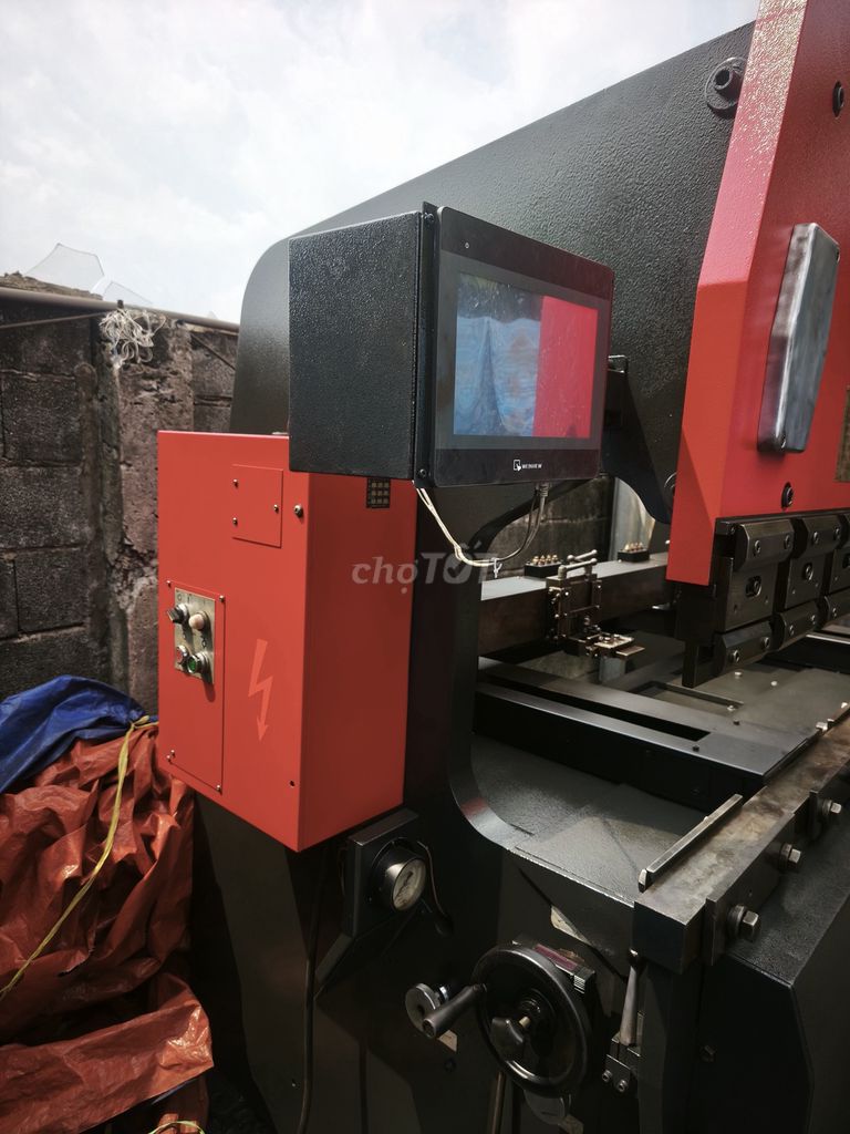 Máy chấn AMADA RG80. Mua bán Đồ chuyên dụng, Giống nuôi trồng tại Quận Bình Tân Tp Hồ Chí Minh được đăng bởi Quang Le hình 1