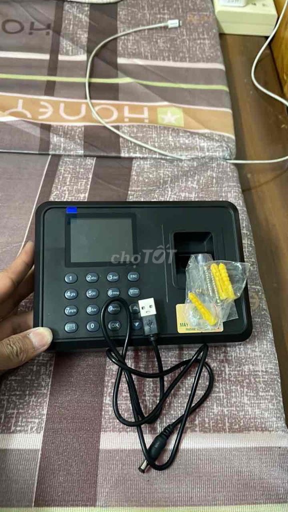 e dư 1 con máy chấm công này ac nào mua ib e. Mua bán Điện thoại tại Huyện Thạch Thất Hà Nội được đăng bởi Nguyễn Đăng Đạt hình 1