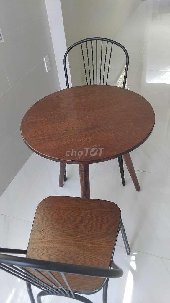 Bàn ghế ăn gỗ kim loại hiện đại. Mua bán Bàn ghế tại Thành phố Biên Hòa Đồng Nai được đăng bởi Lê hình 1