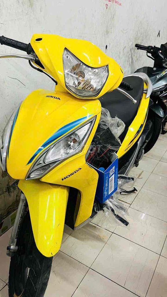 Xe tay ga Honda Vision màu hồng. Mua bán Xe máy tại Thành phố Sa Đéc Đồng Tháp được đăng bởi Xe Máy 66 Đồng Tháp Giá Rẻ hình 5