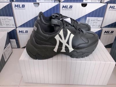 0905812939 - Giày MLB chính hãng• Màu đen/ Size 35