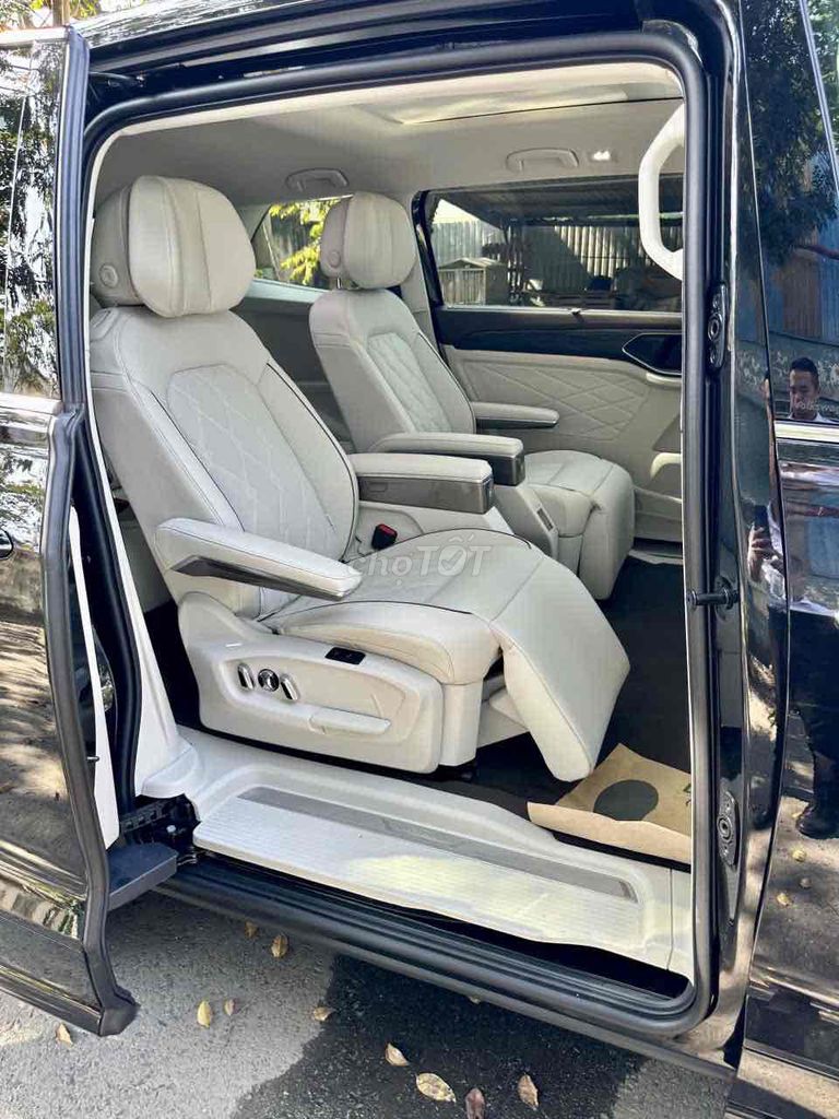 Volkswagen Viloran Đen 7 chỗ. Mua bán Ô tô tại Quận 5 Tp Hồ Chí Minh được đăng bởi Hưng Trang Volkswagen hình 8