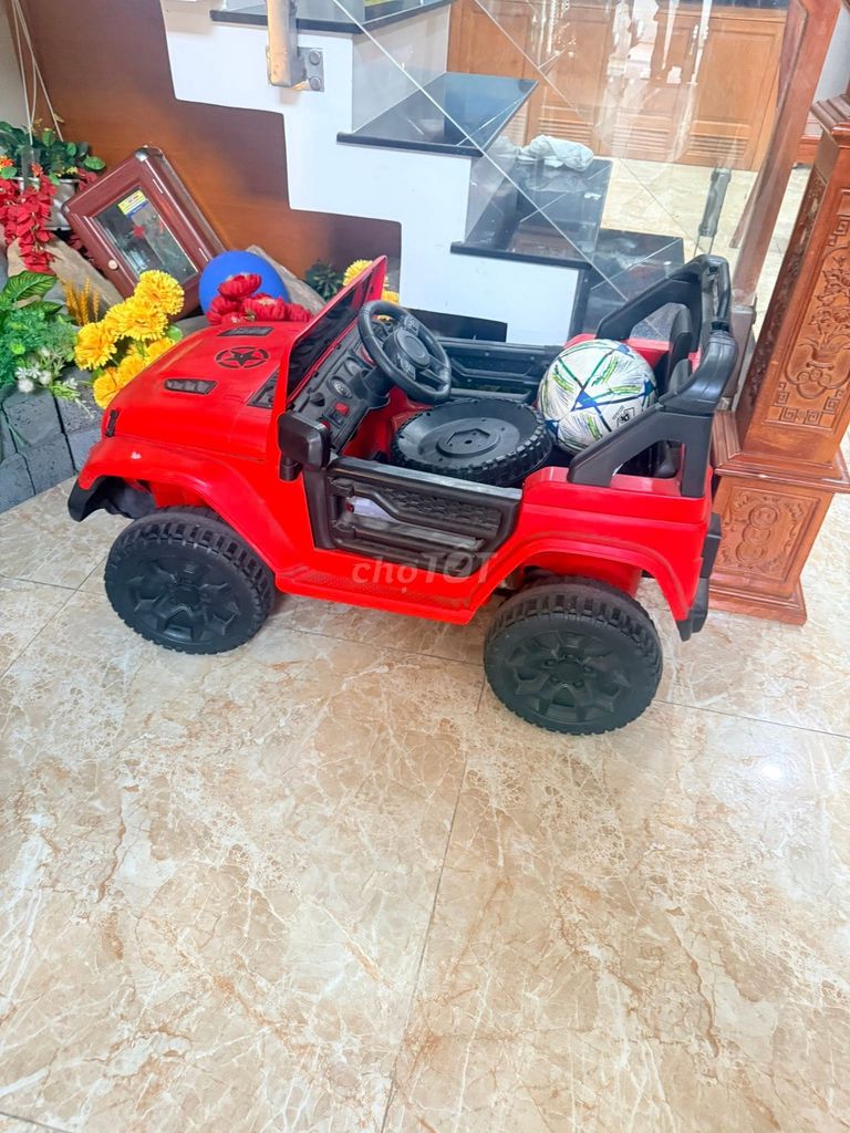 Xe ô tô điện trẻ em màu Đỏ. Mua bán Mẹ và bé tại Quận Bình Tân Tp Hồ Chí Minh được đăng bởi Hội Đồ Điện Tử hình 1