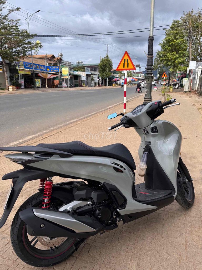 SH350i 2025 Xám Xi Măng. 1100km. Mua bán Xe máy tại Thành phố Đà Lạt Lâm Đồng được đăng bởi heo ốm hình 2