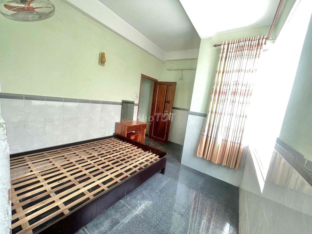 Phòng trọ 2,7tr có máy lạnh cách ĐH Công Thương 10P đi xe